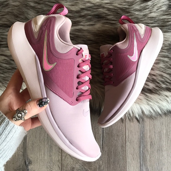 nike lunarsolo pink